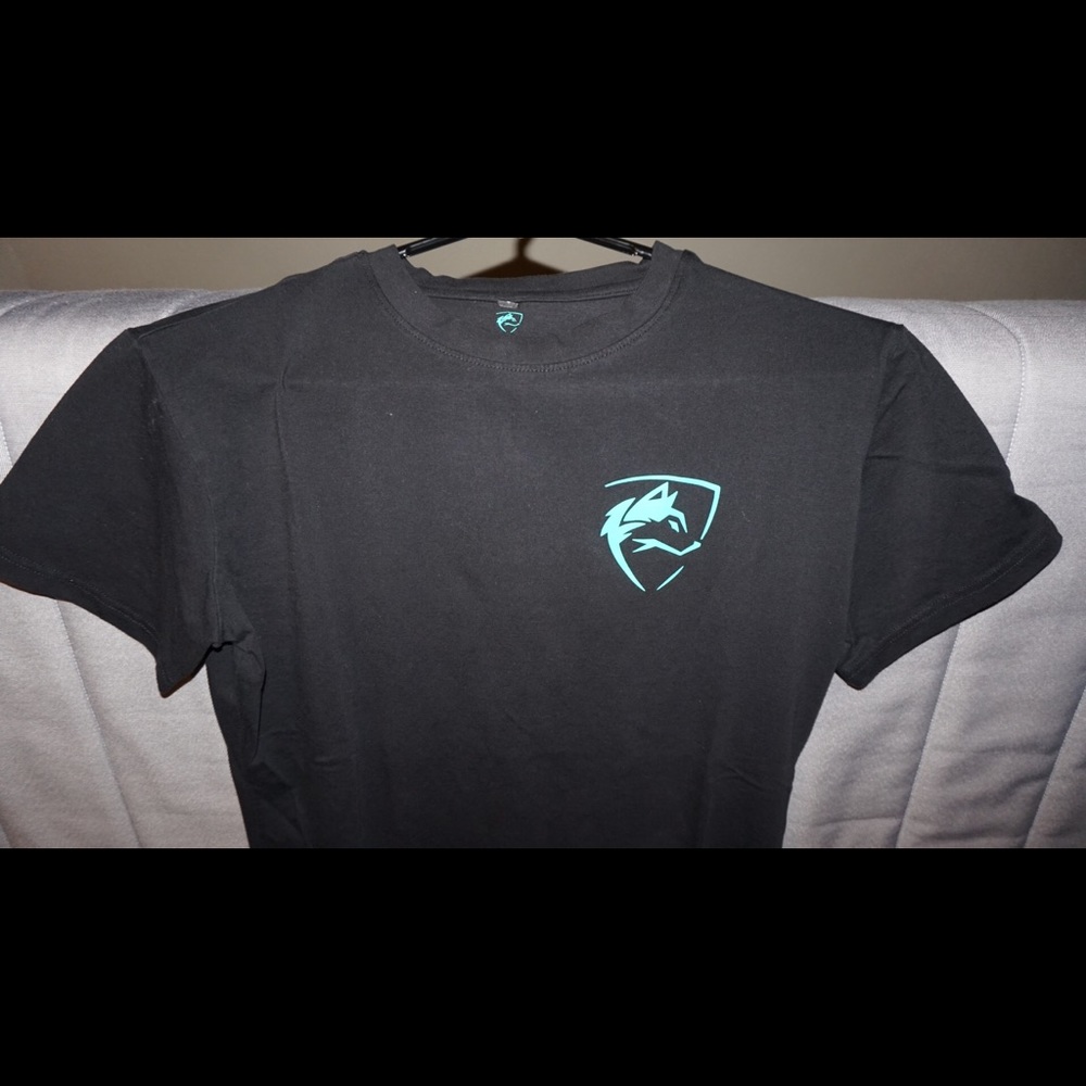 Men’s Alphalete performance top.